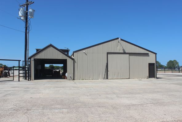 6256 SW Moody St, Victoria, TX 77905
